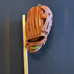 Wilson Classic Brown Leather Ron Guidry A2635 Baseball Glove. 010186